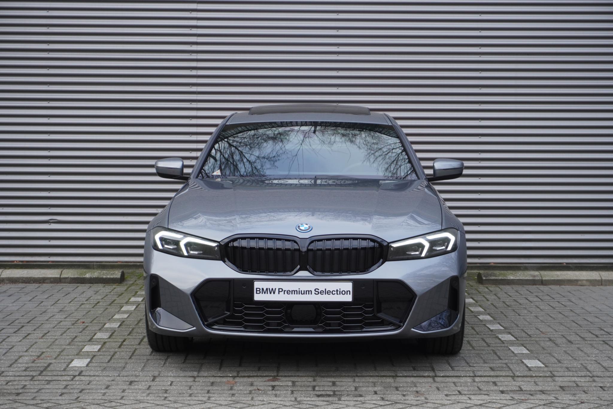 BMW 3 Serie 330e Sedan - Afbeelding 3