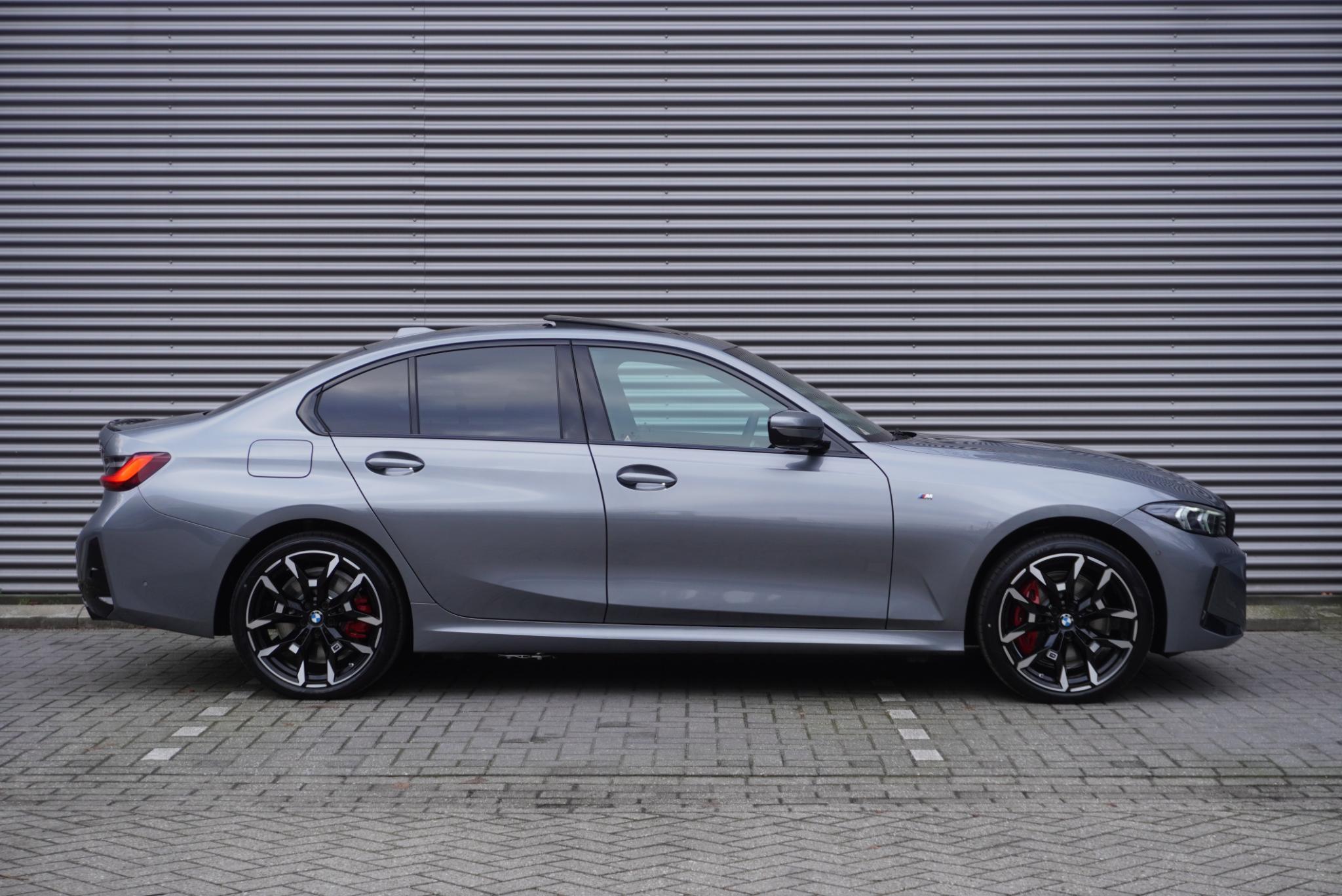 BMW 3 Serie 330e Sedan - Afbeelding 4