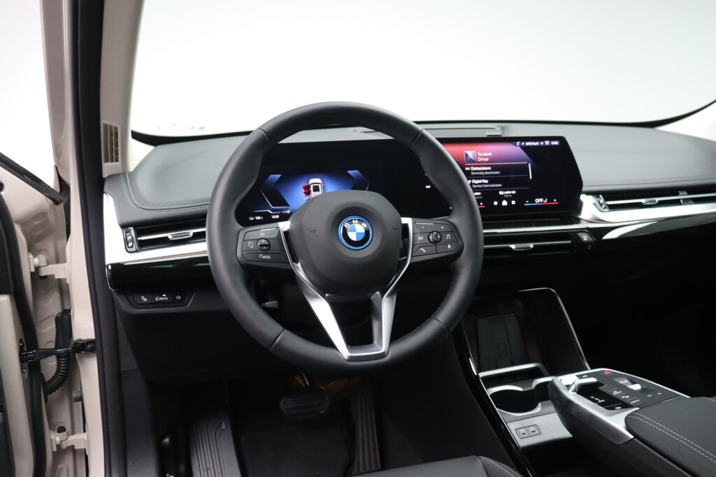 BMW iX1 23