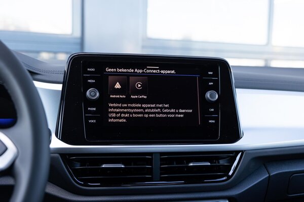 Apple Carplay/Android Auto Apple Carplay/Android Auto