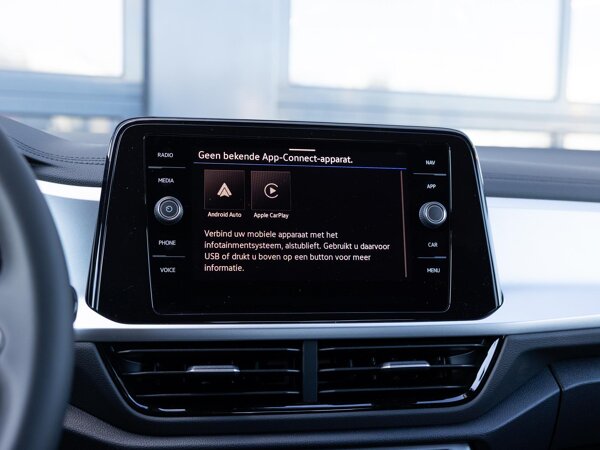 Apple Carplay/Android Auto Apple Carplay/Android Auto
