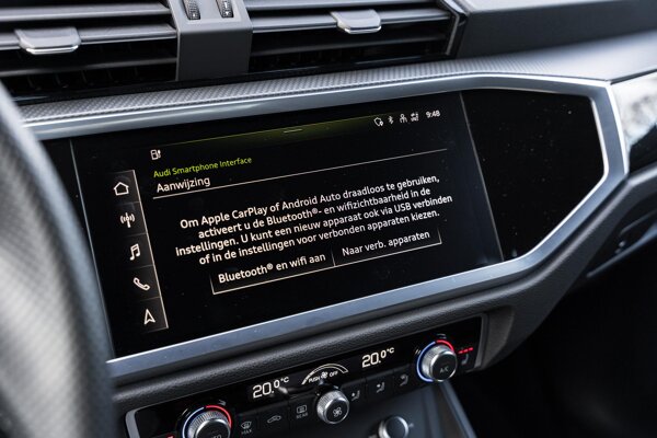 Apple Carplay/Android Auto Apple Carplay/Android Auto