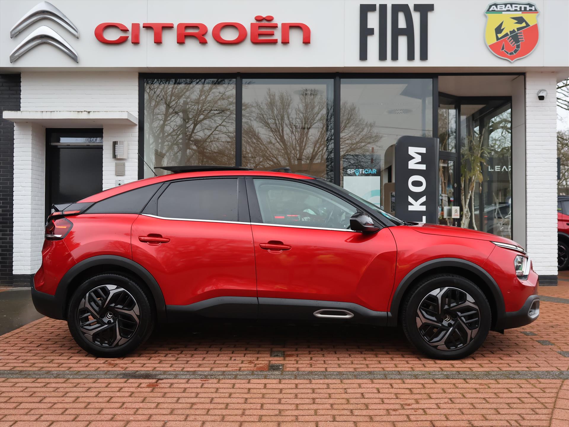 Citroën C4 PureTech 130PK S&S EAT8 Automaat Shine, Rijklaarprijs | Panoramadak | Trekhaak | Camera | Navigatie | DAB+ - Afbeelding 3