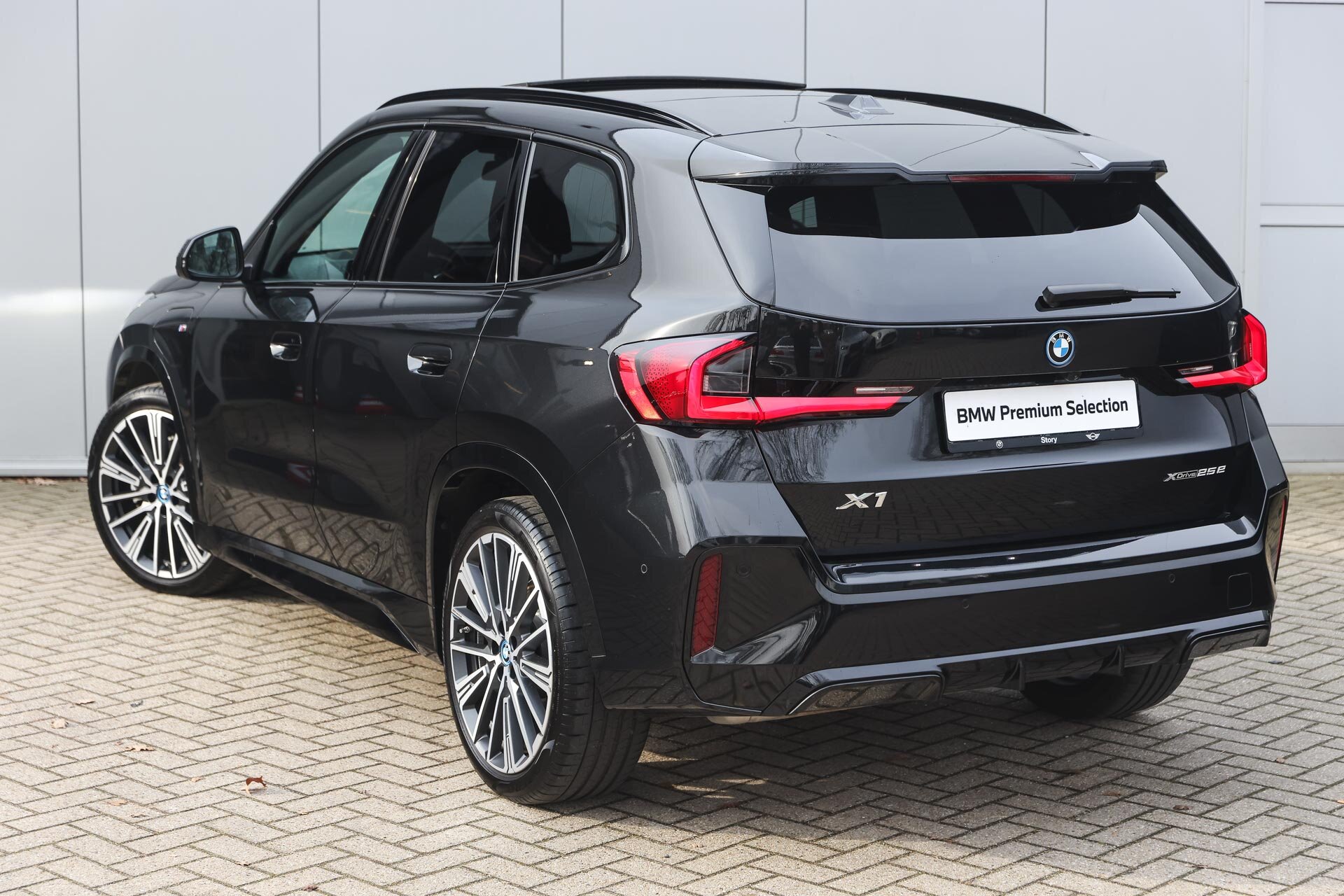 BMW X1 xDrive25e High Executive M Sport Automaat - Afbeelding 2