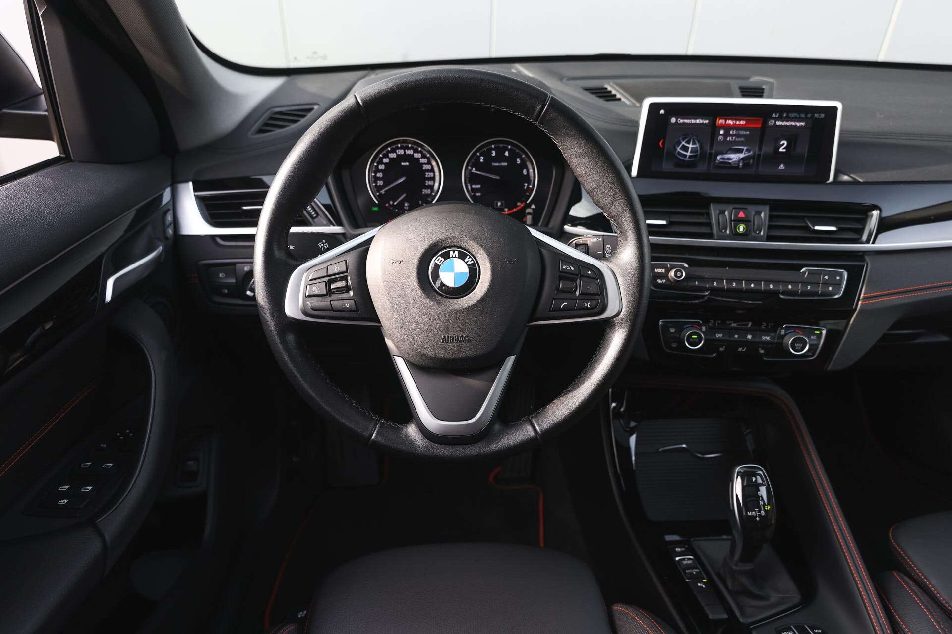 BMW X1 sDrive18i Automaat - Afbeelding 3