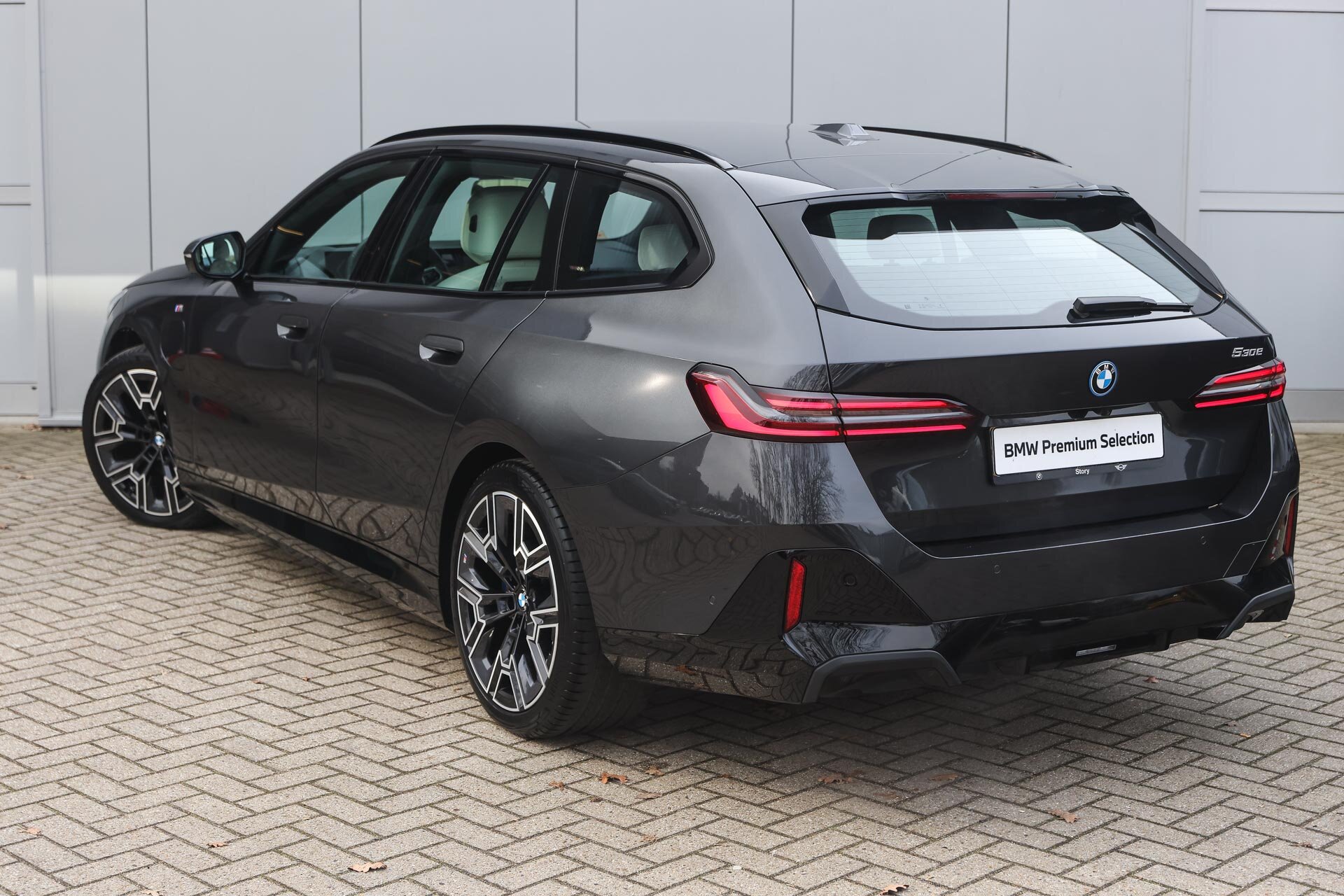 BMW 5 Serie Touring 530e M Sport Automaat - Afbeelding 2