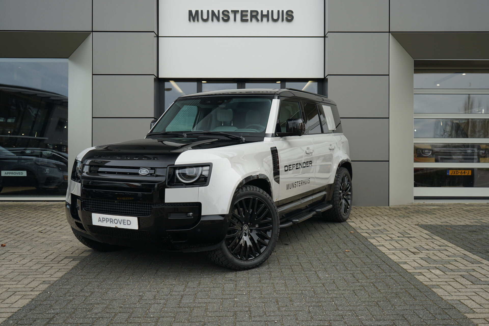 Land Rover Defender 110 2.0 P300e 110 X-Dynamic HSE