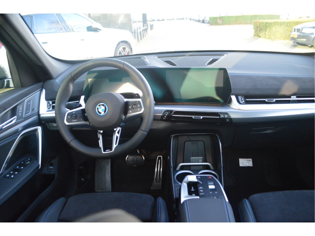 BMW X1 xDrive25e High Executive M Sport Automaat - Afbeelding 4
