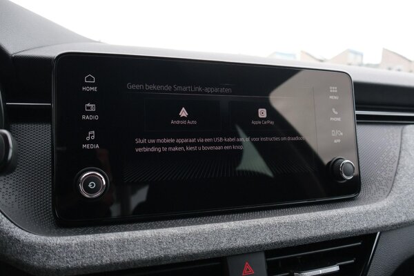 Apple Carplay/Android Auto Apple Carplay/Android Auto