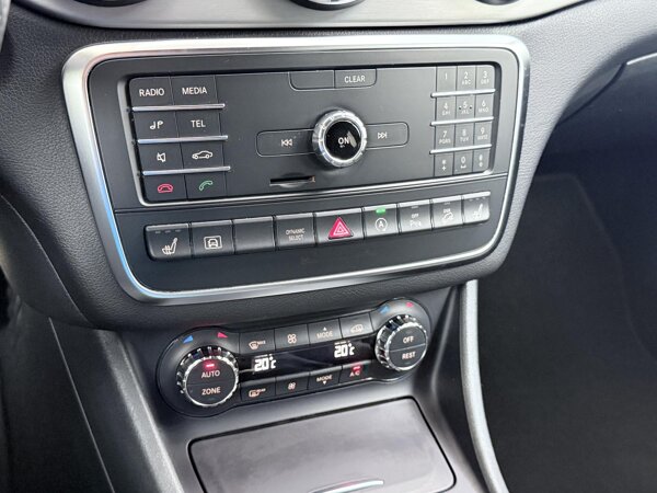 Automatische airconditioning THERMOTRONIC met twee zones Automatische airconditioning THERMOTRONIC met twee zones