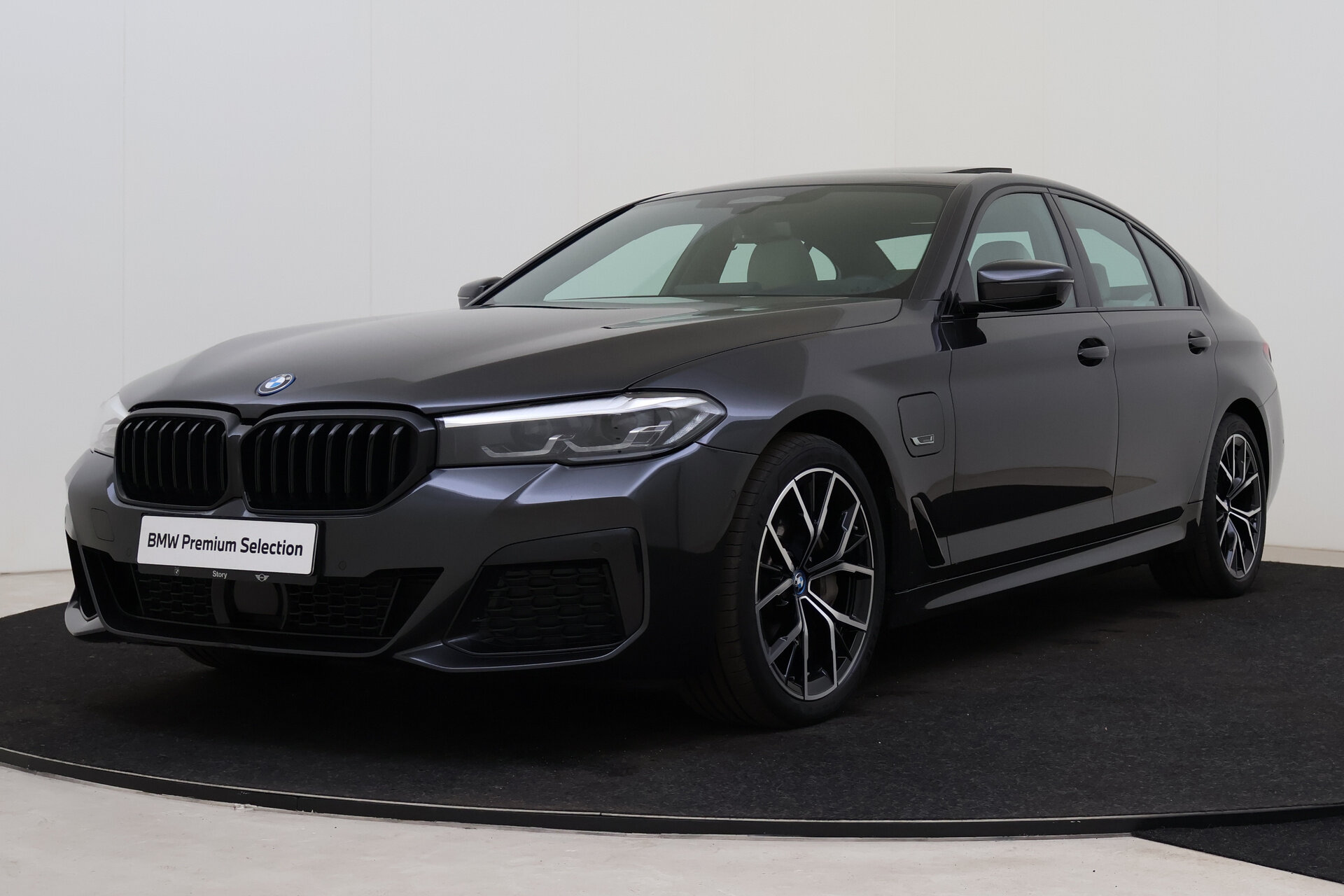 BMW 5 Serie 545e xDrive High Executive M Sport Automaat
