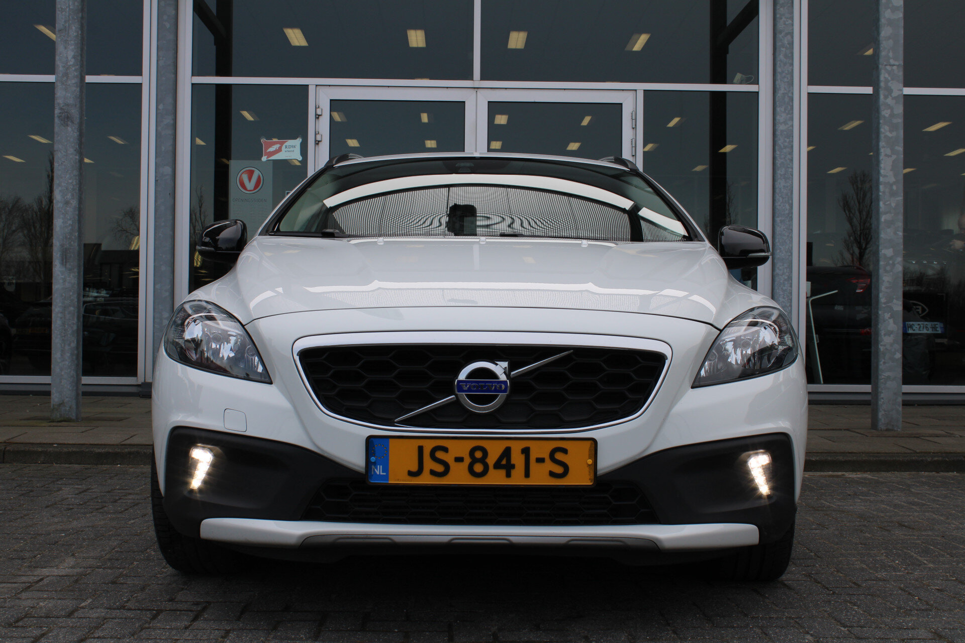 Volvo V40 Cross Country T3 Momentum - Afbeelding 4