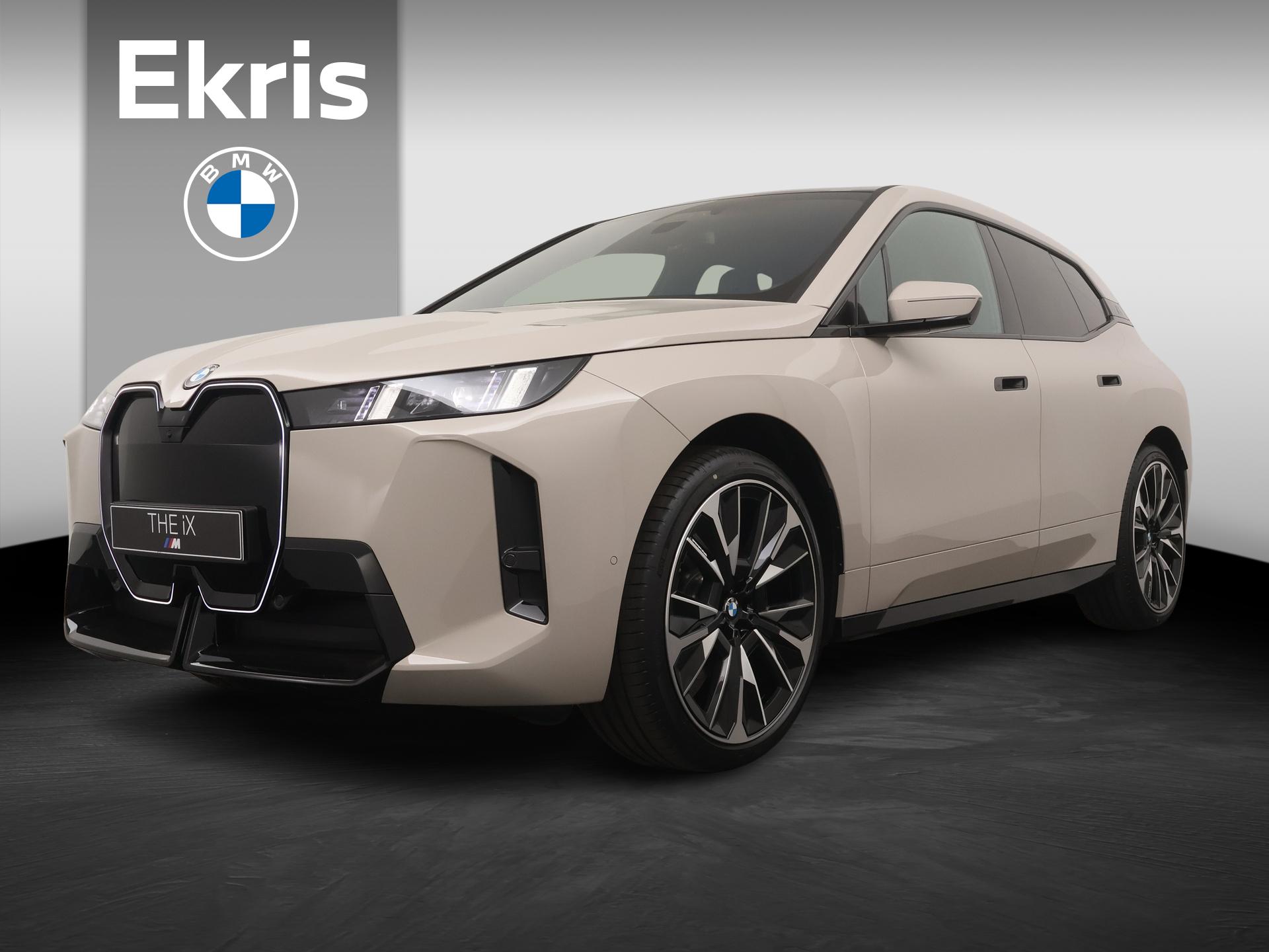 BMW iX xDrive45 101 kWh