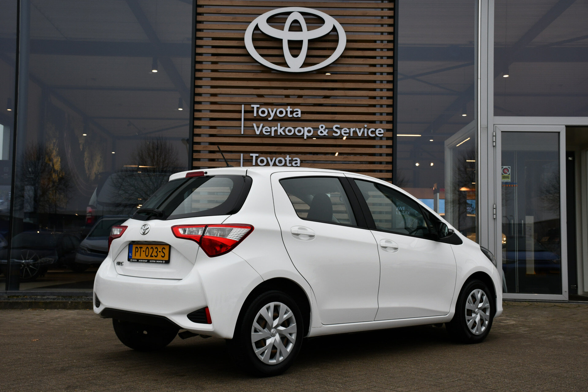 Toyota Yaris 1.5 VVT-i Aspiration Handgeschakeld 111pk - Afbeelding 3