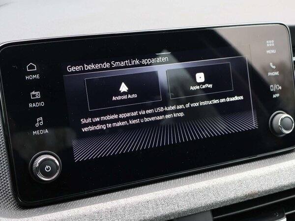 Apple Carplay/Android Auto Apple Carplay/Android Auto