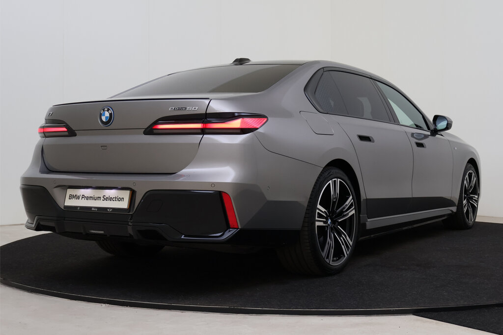 BMW i7 2