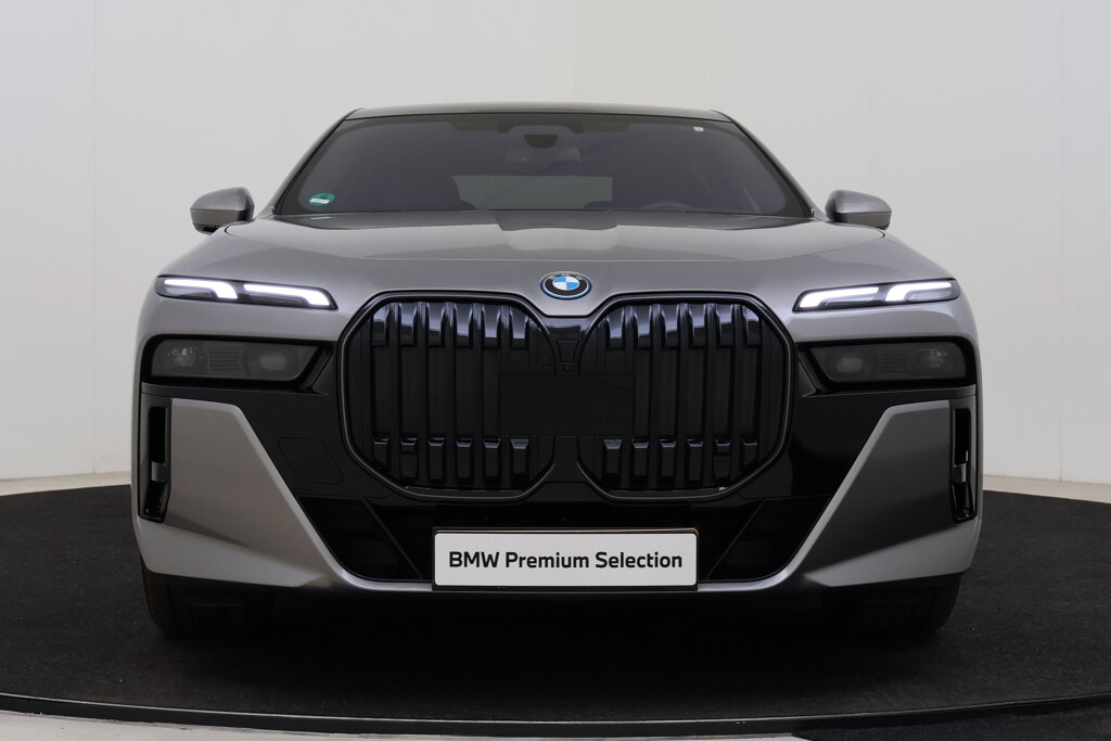 BMW i7 4