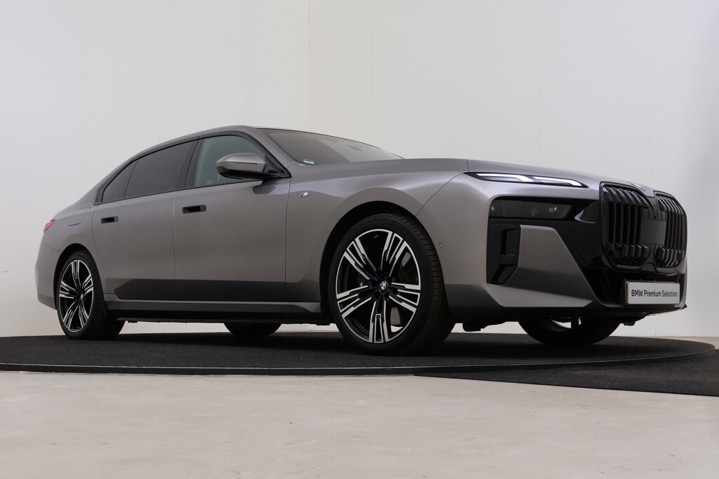 BMW i7 10
