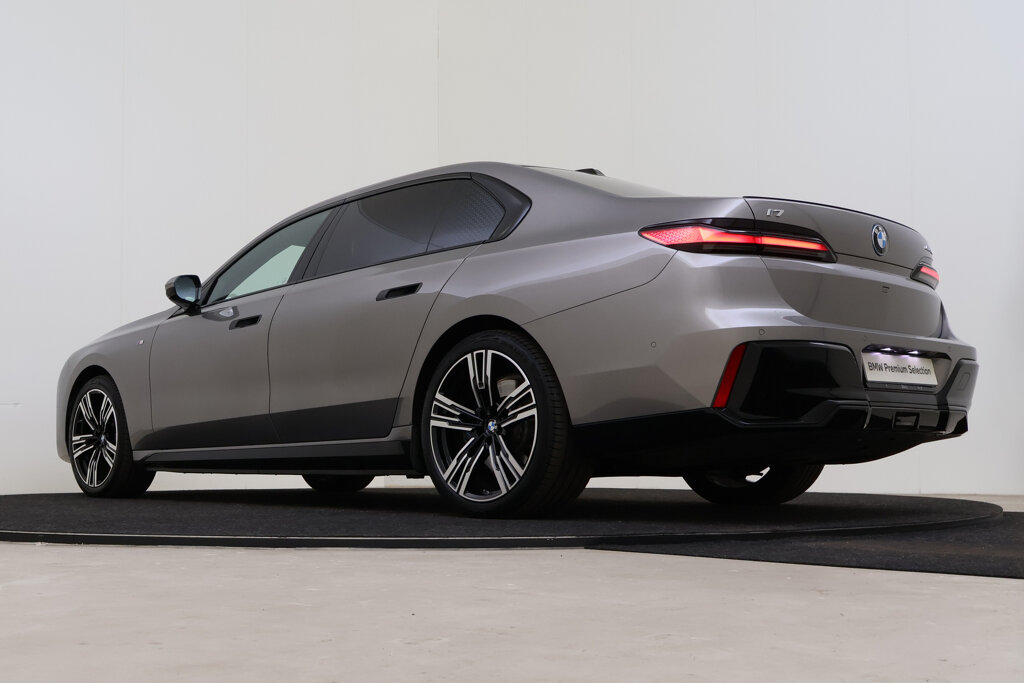 BMW i7 11