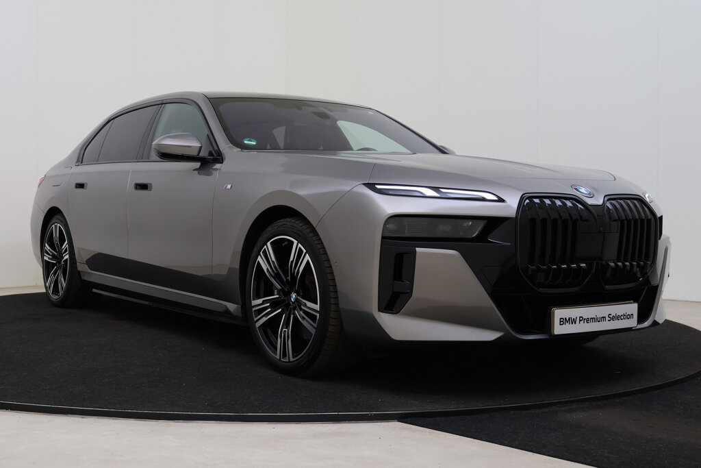 BMW i7 13