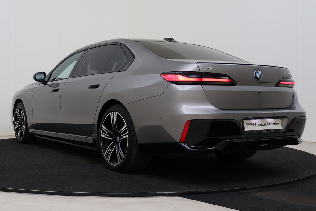 BMW i7 15