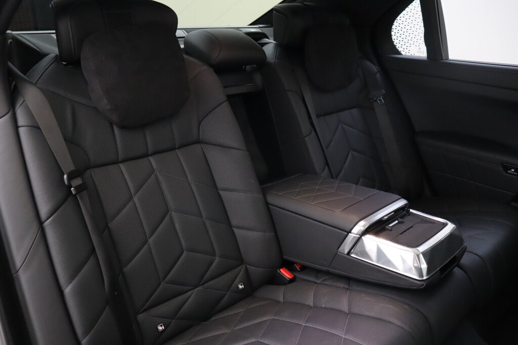 BMW i7 21