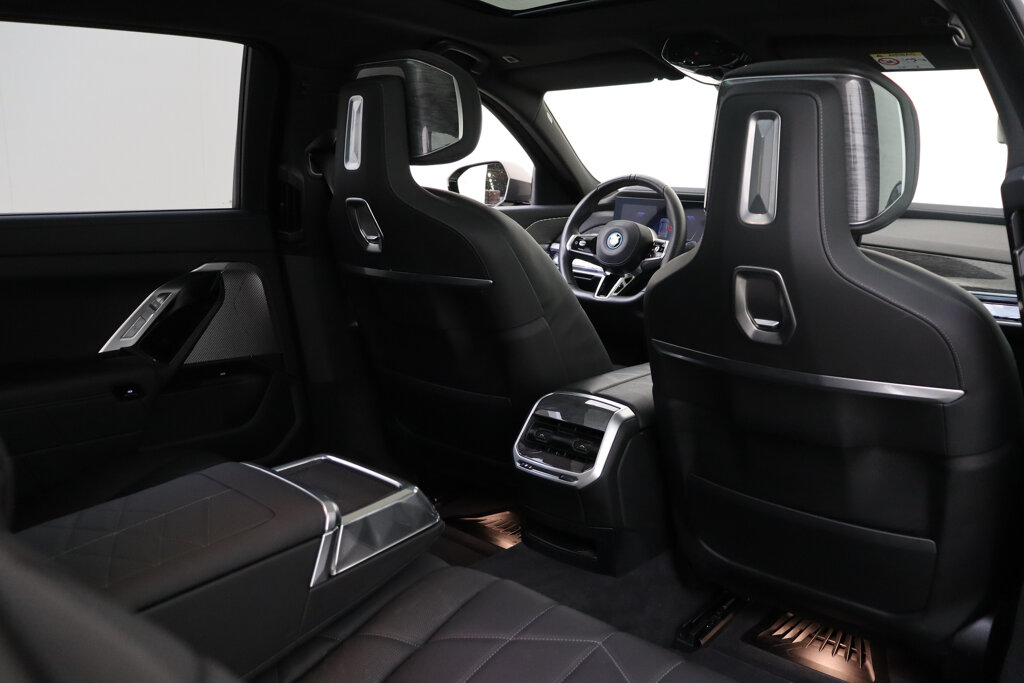 BMW i7 22