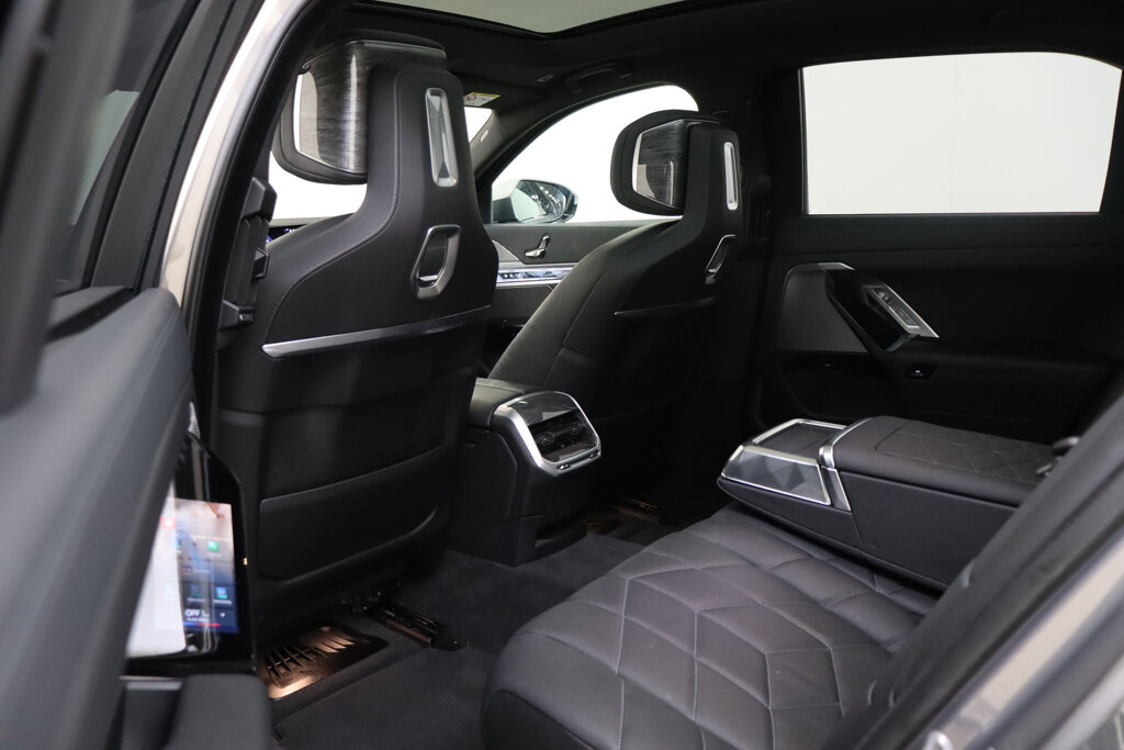 BMW i7 26