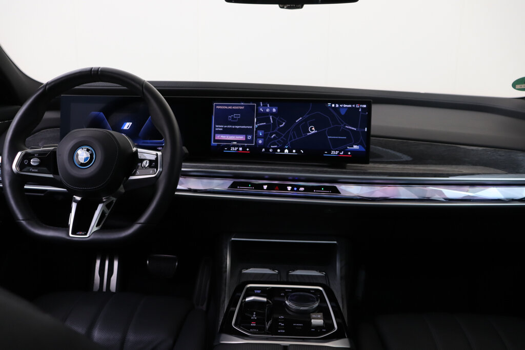 BMW i7 38