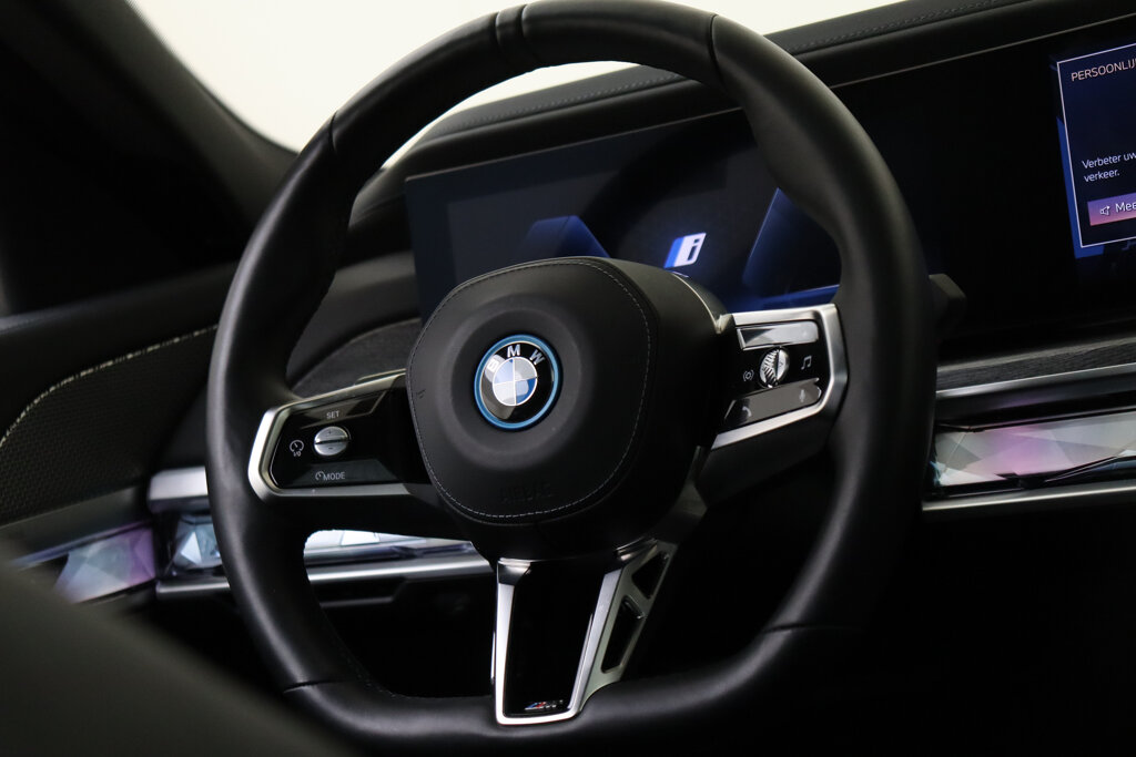 BMW i7 39