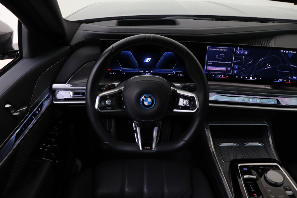 BMW i7 40