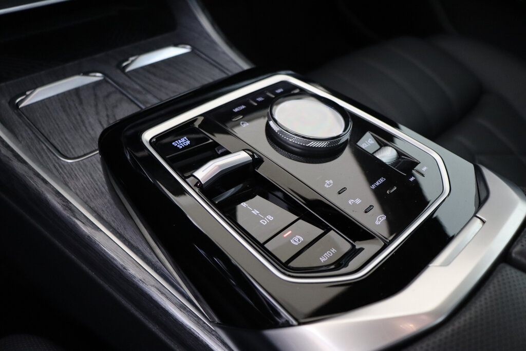 BMW i7 45