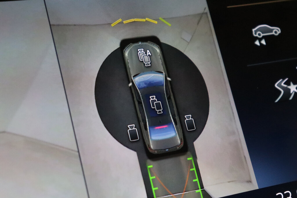 BMW i7 81