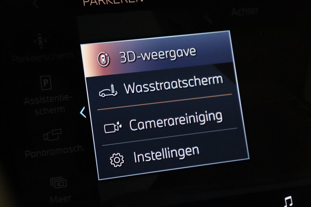 BMW i7 83
