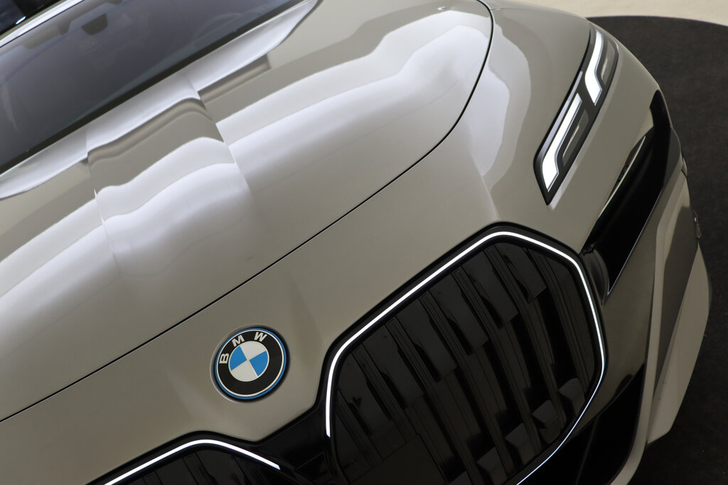 BMW i7 84