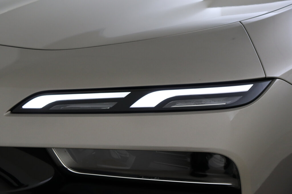 BMW i7 85