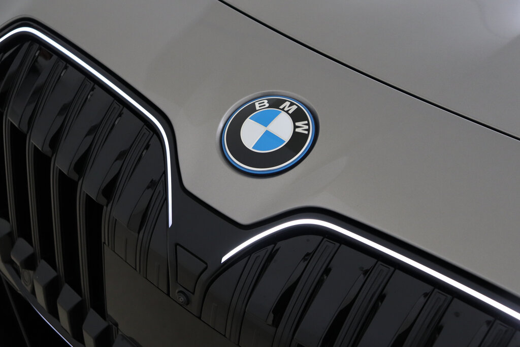 BMW i7 87
