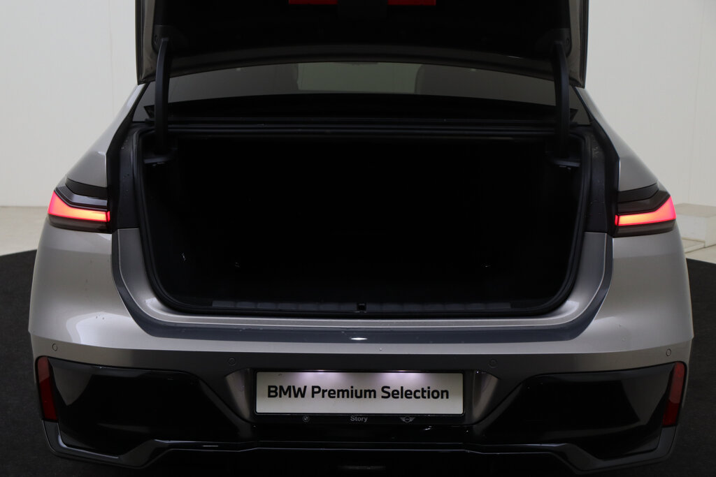 BMW i7 94