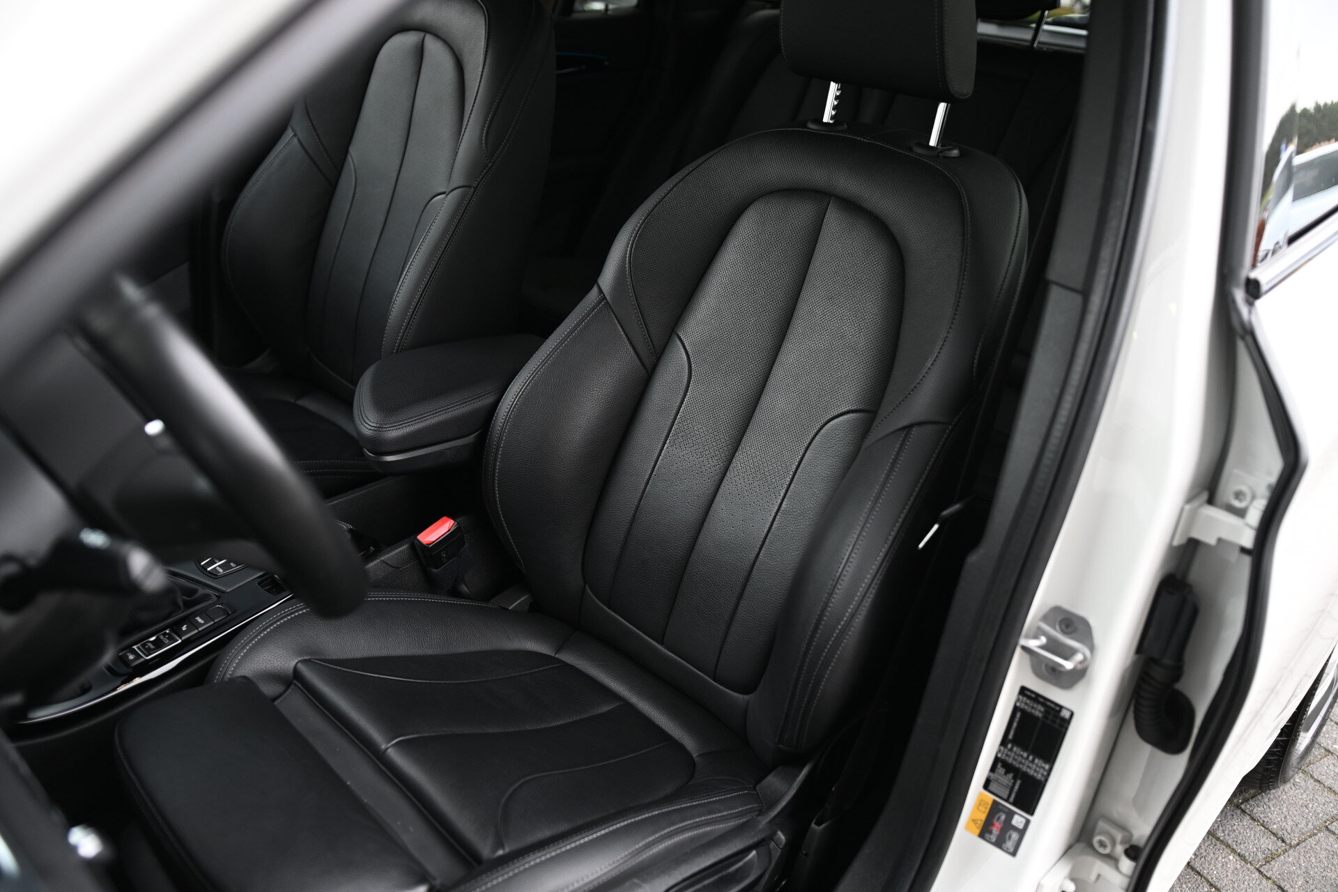 BMW X1 xDrive25e High Executive M Sport Automaat - Afbeelding 4