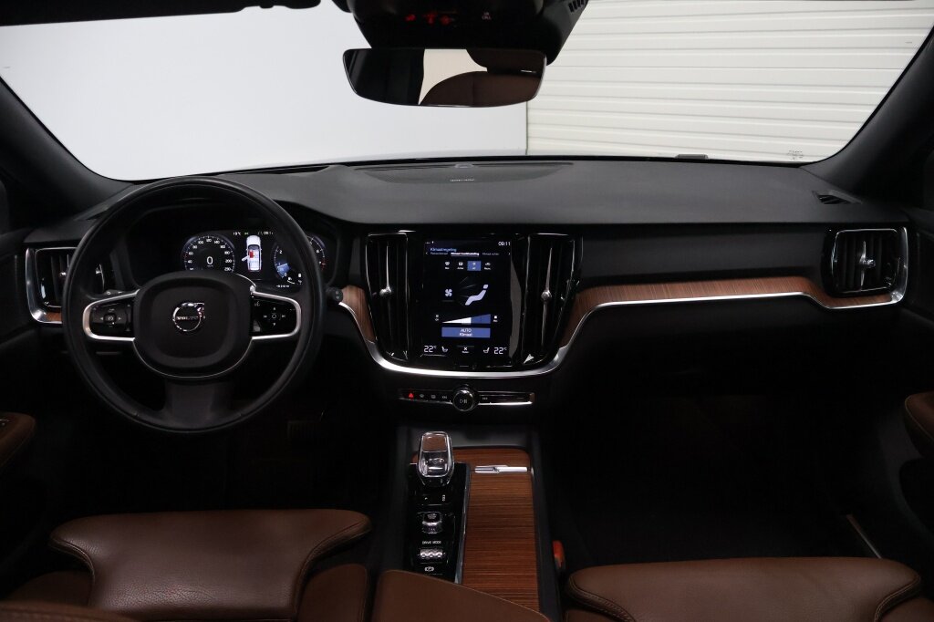 Volvo V60 2.0 B4 Inscription | Trekhaak | Panoramadak | Leder | ACC | LED - Afbeelding 2