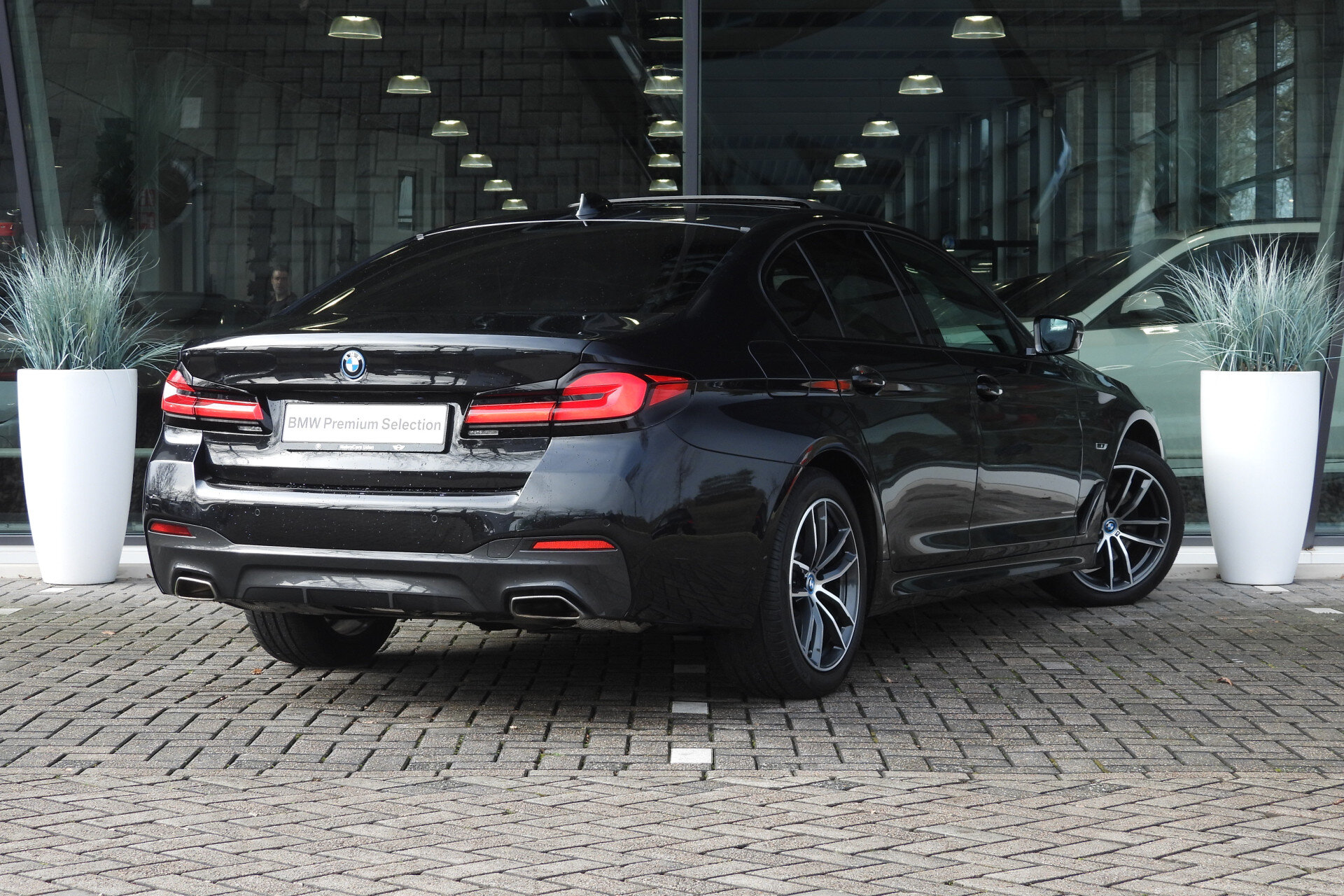 BMW 5 Serie 545e xDrive High Executive M Sport Automaat - Afbeelding 4