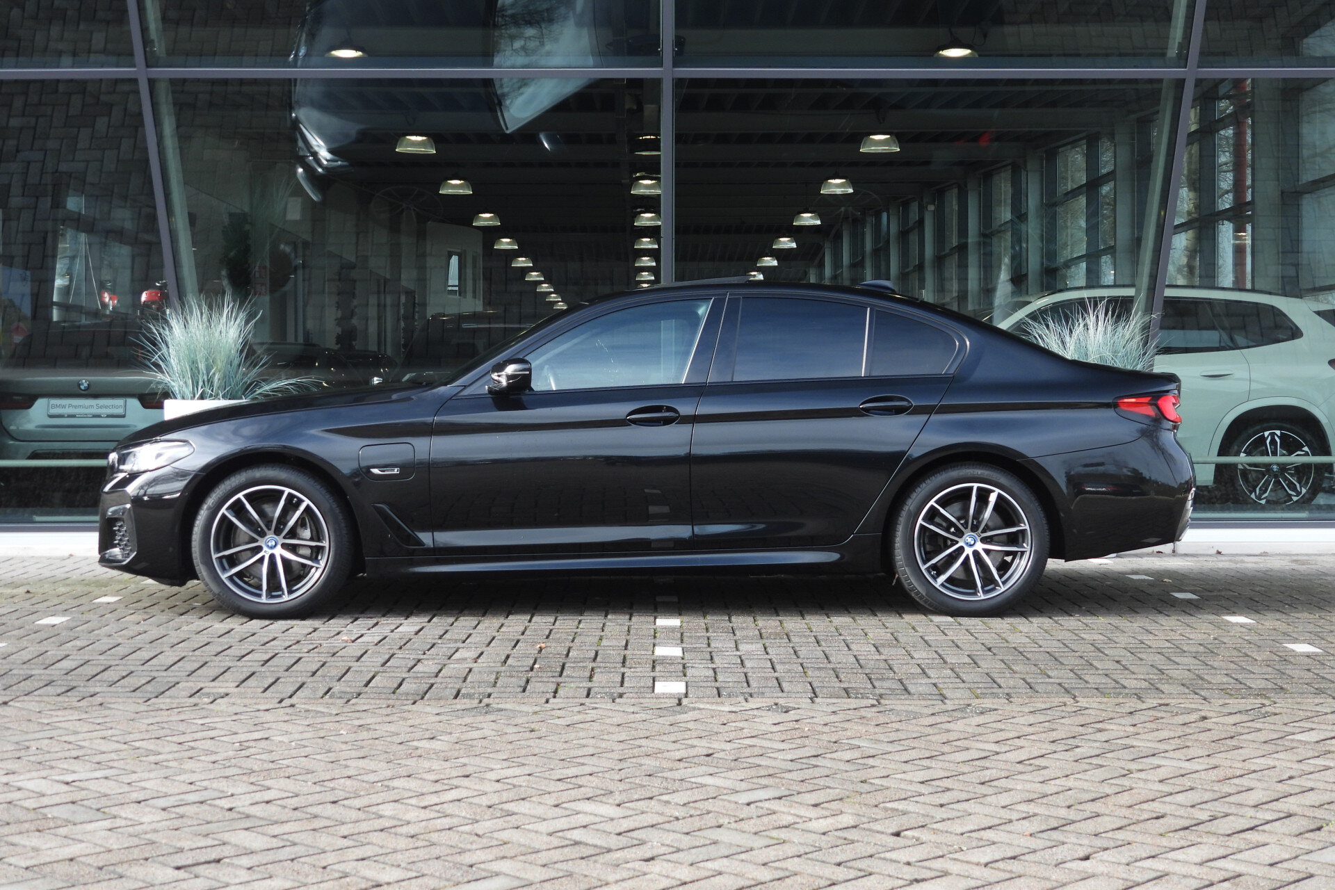 BMW 5 Serie 545e xDrive High Executive M Sport Automaat - Afbeelding 5
