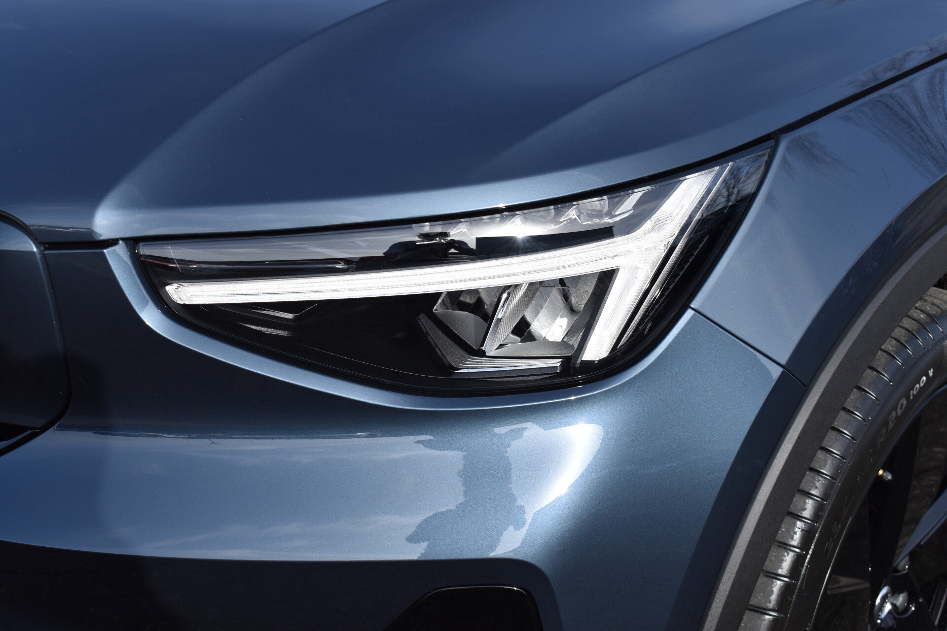 Volvo EX40 Extended Range 252PK Plus Black Ed. 82 kWh - Afbeelding 5