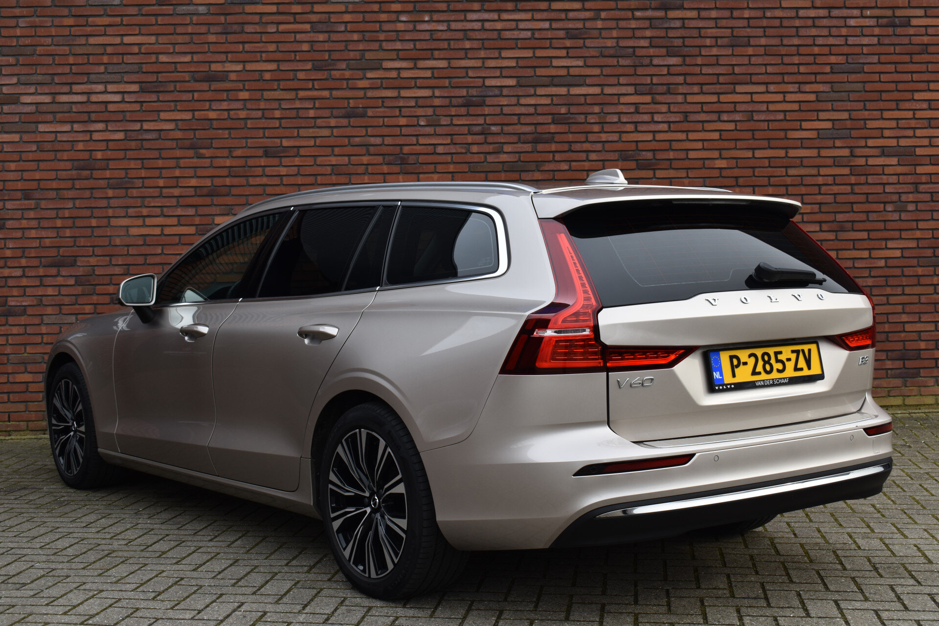Volvo V60 B3 177PK Plus Bright - Afbeelding 2