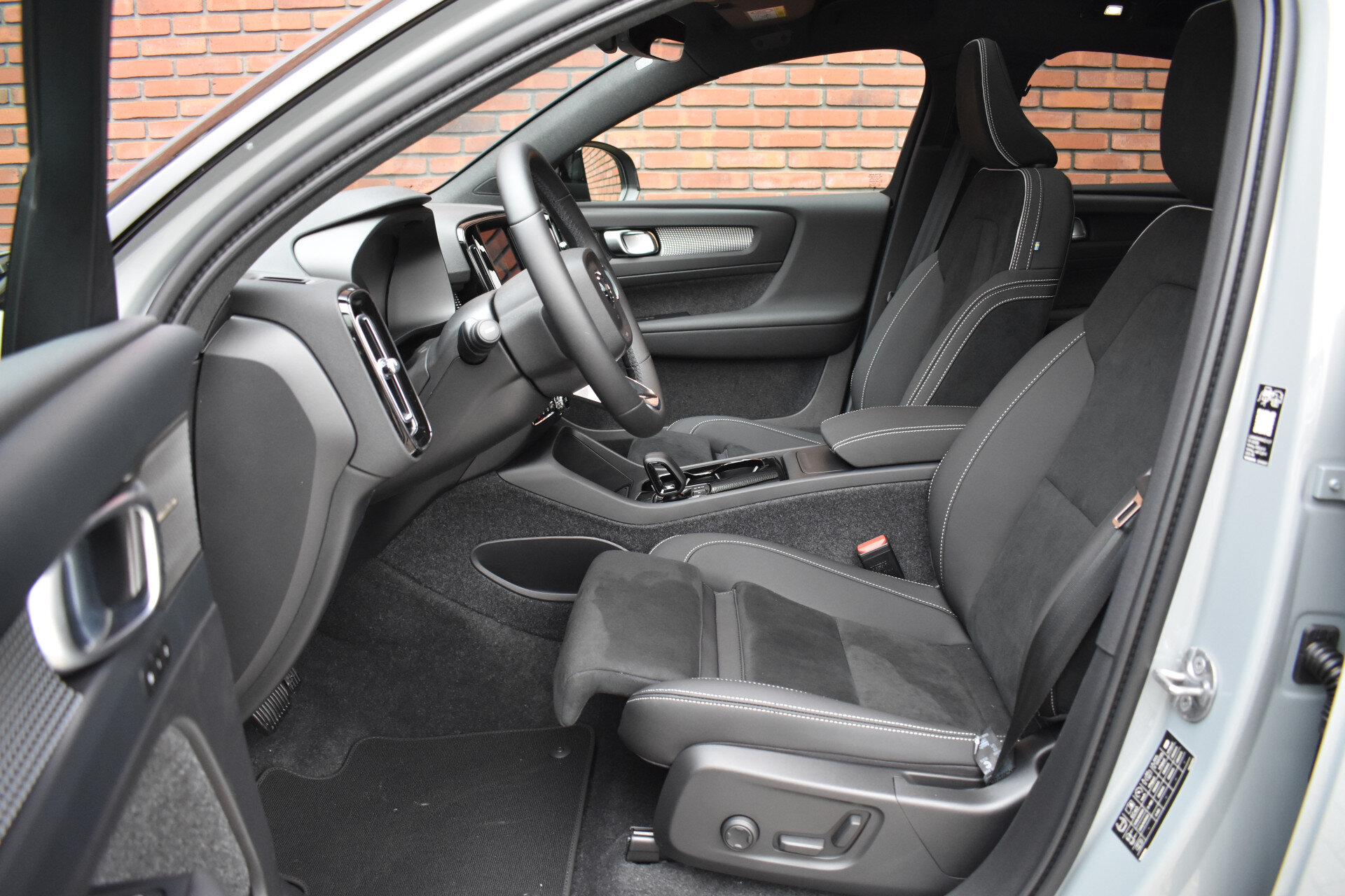 Volvo EC40 Extended Range 252PK Ultra Black Edition Europa 82 kWh - Afbeelding 4