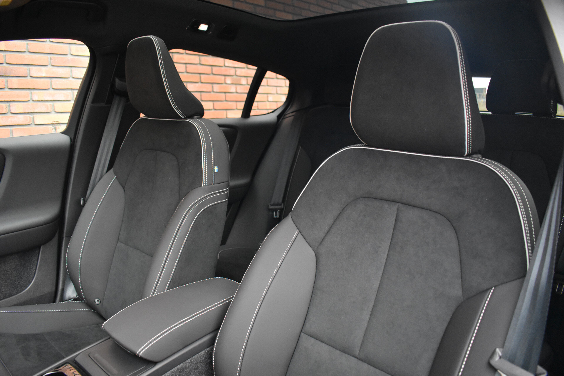 Volvo EC40 Extended Range 252PK Ultra Black Edition Europa 82 kWh - Afbeelding 5