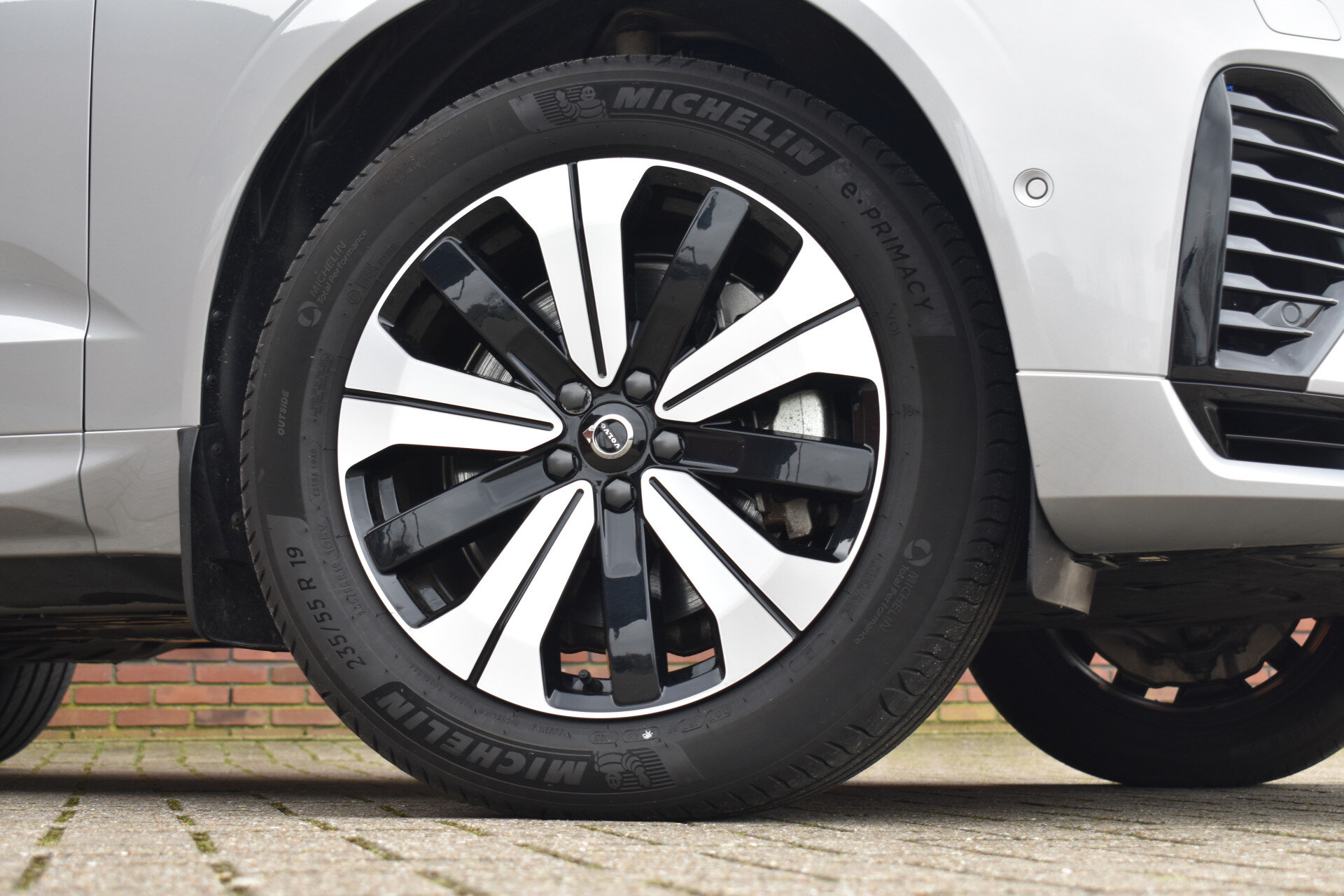 Volvo XC60 T6 350PK Plug-in hybrid AWD Plus Dark - Afbeelding 3