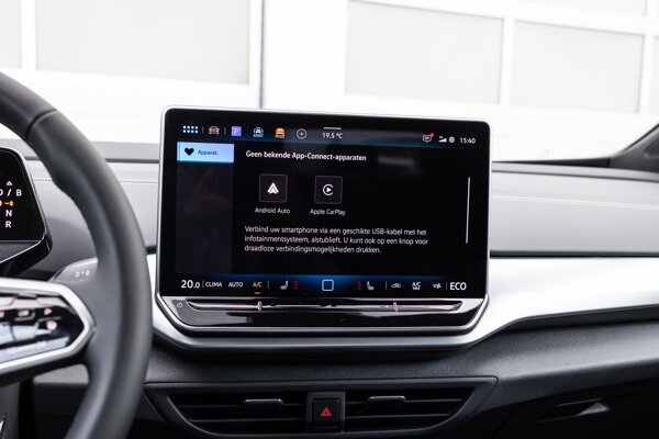 Apple Carplay/Android Auto Apple Carplay/Android Auto