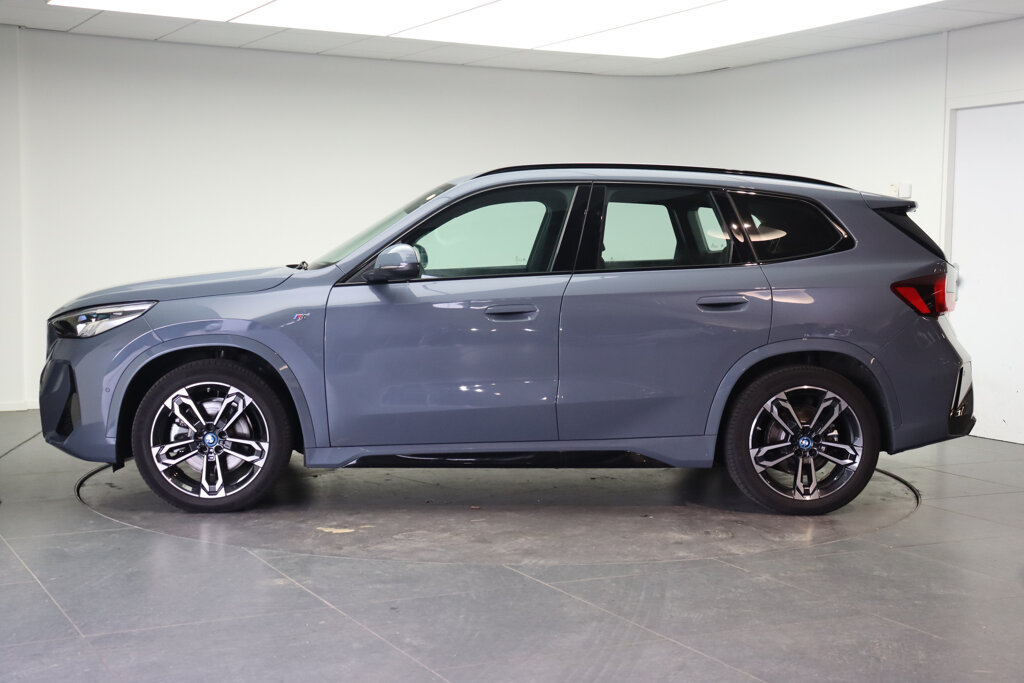 BMW iX1 2