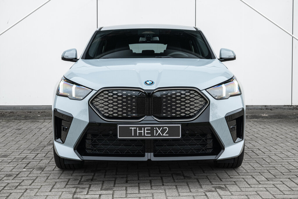BMW iX2 12